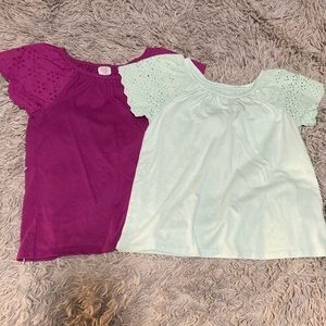 2 girls t-shirts with lace detailed sleeves size 7/8. Perfect condition